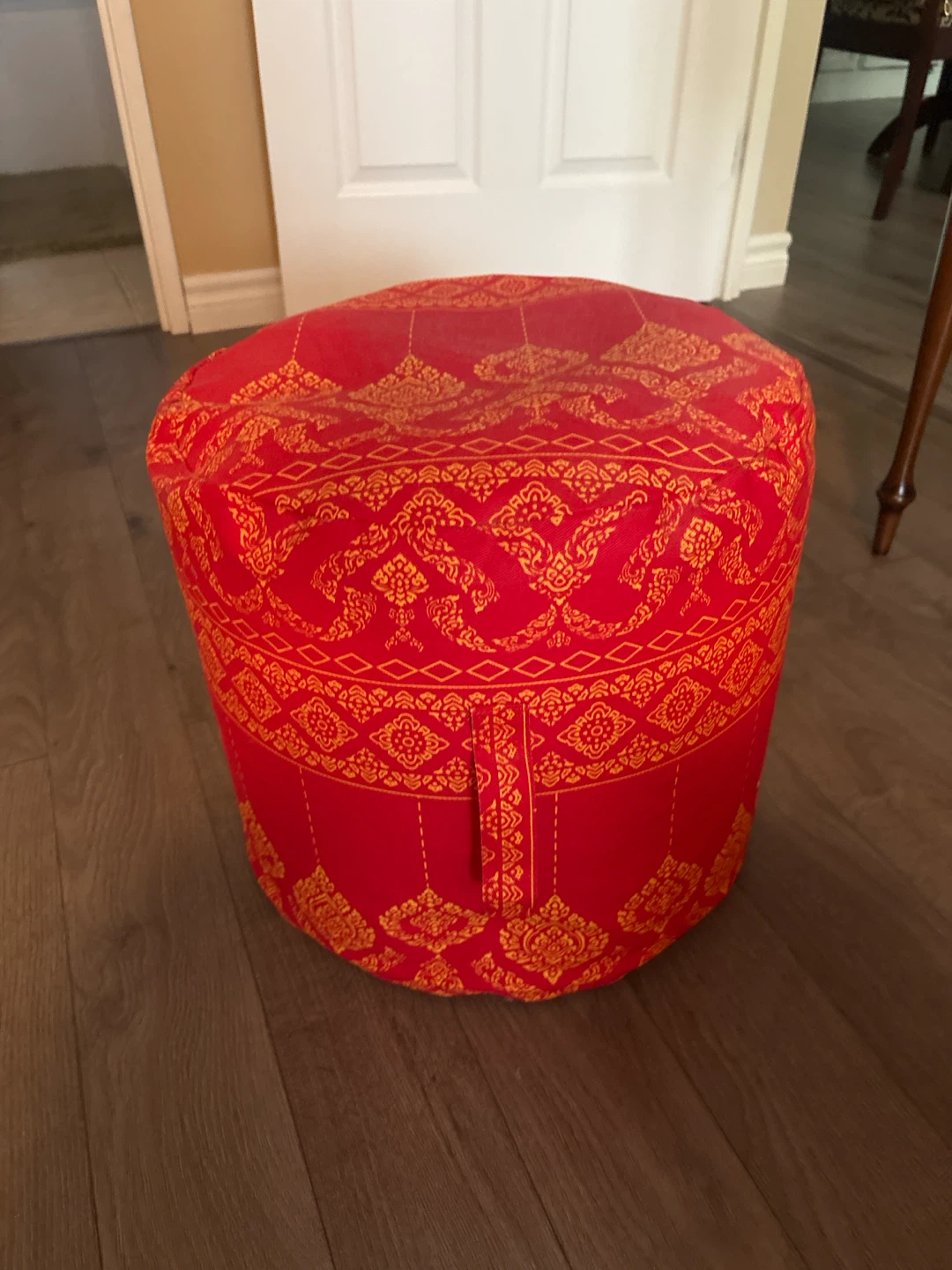 Red pouf with gold pattern