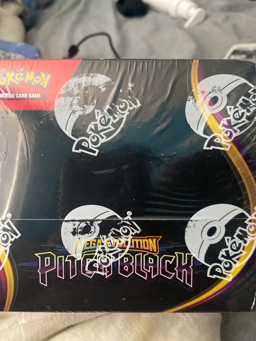 Pokémon Mega Evolution Pitch Black Elite Trainer Box