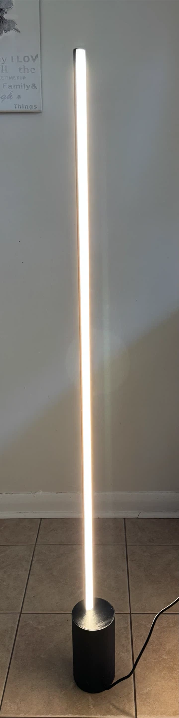 Philips Hue Signe Black Floor Lamp - good as new