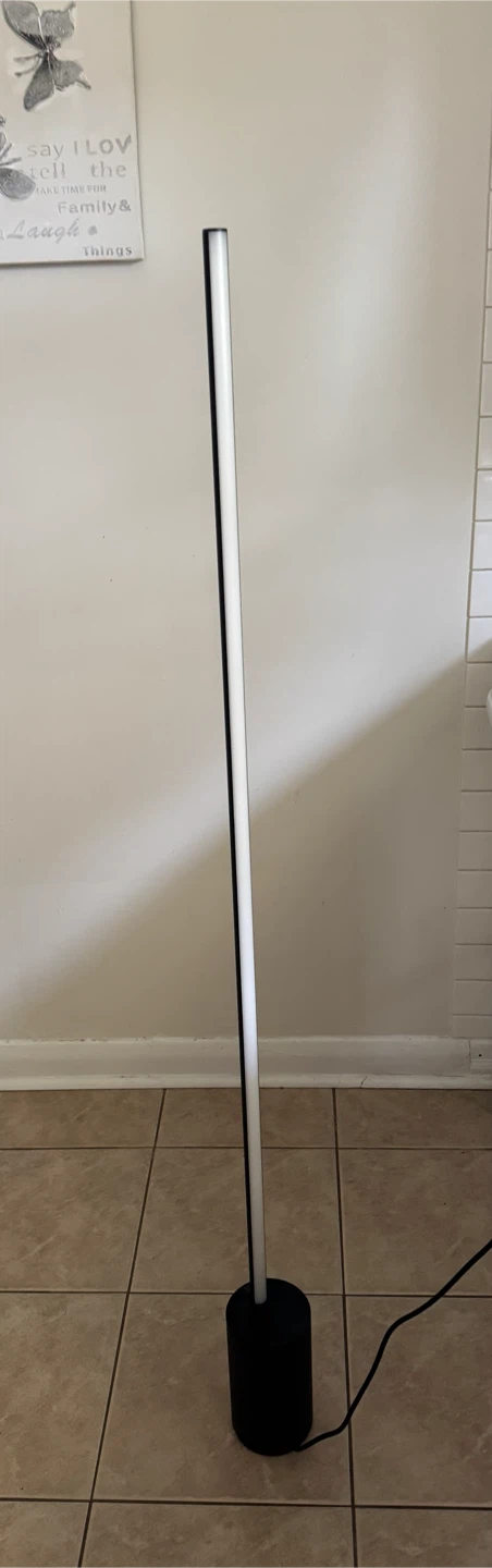 Philips Hue Signe Black Floor Lamp - good as new - photo 3
