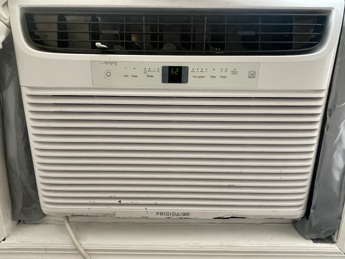 Frigidaire Window Air Conditioner - photo 4