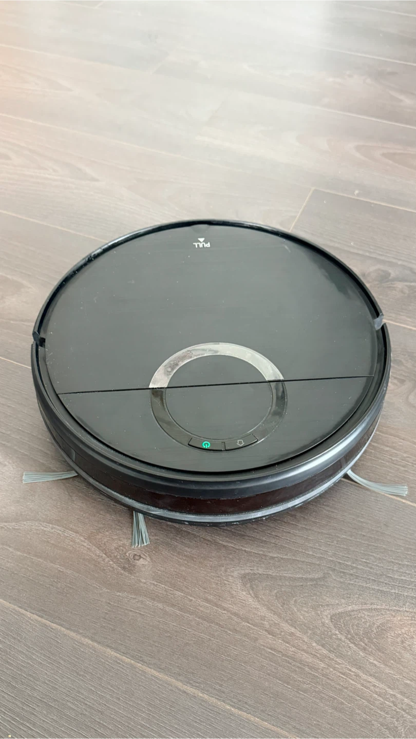 MOVE-OUT SALE – Robot Vacuum & Mop Combo
