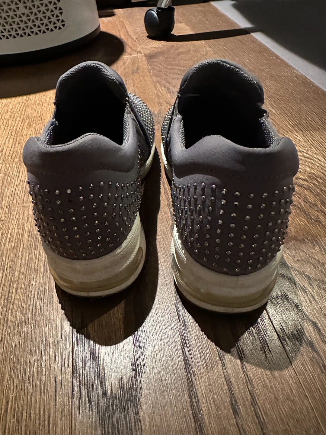 Grey slip-on sneakers with rhinestones - photo 3