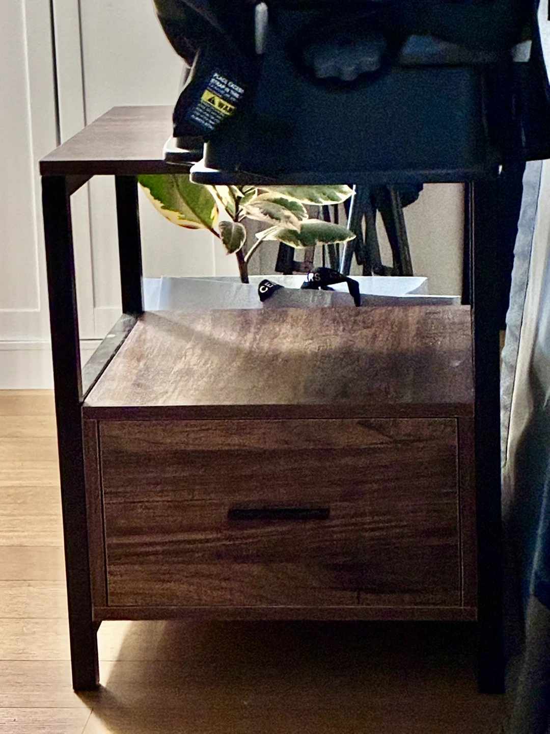 Wood Grain End Table with Drawer