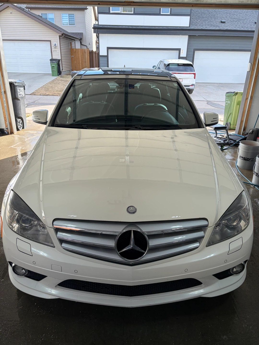 White Mercedes-Benz C-350 4matic