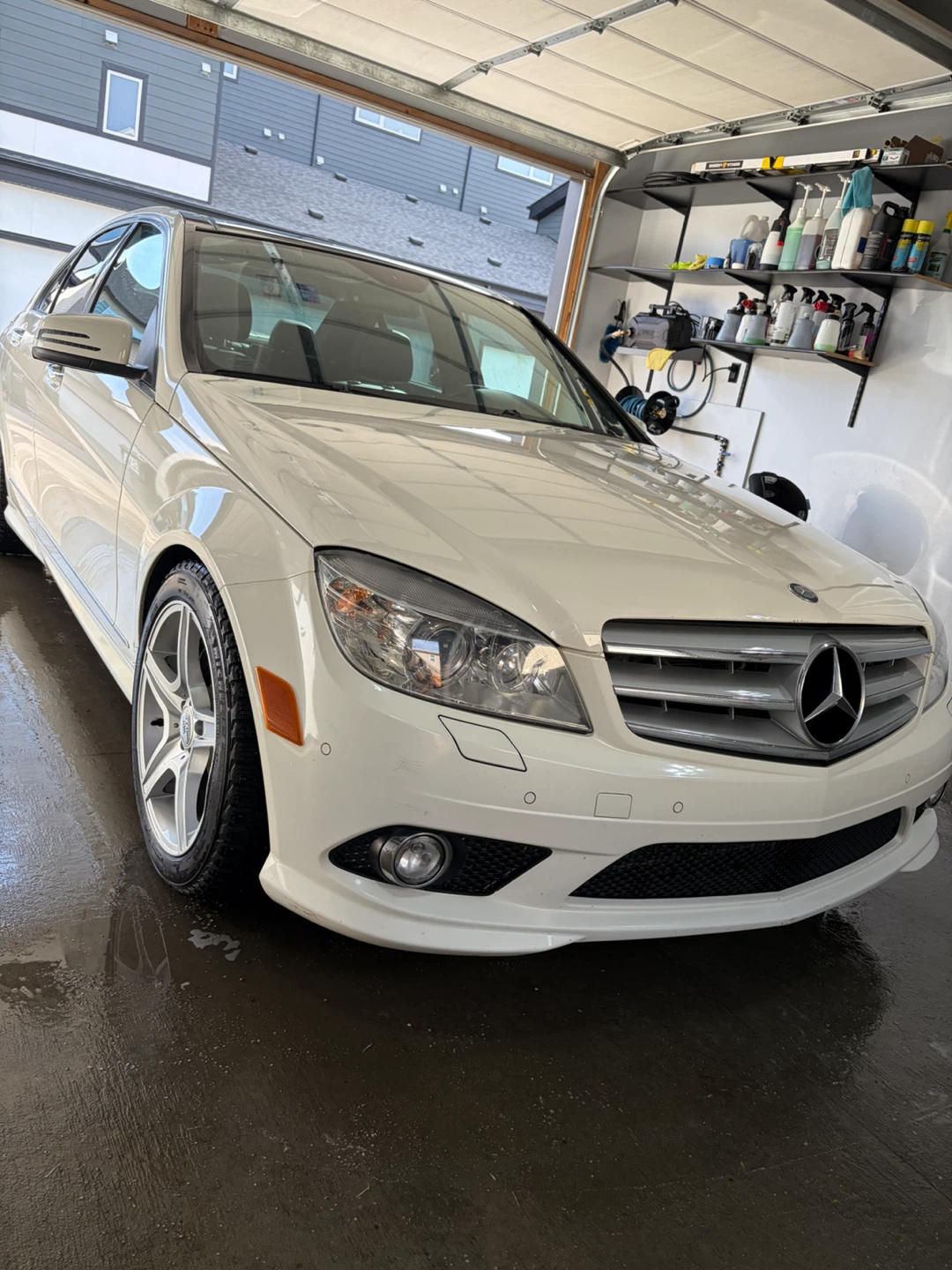 White Mercedes-Benz C-350 4matic - photo 2