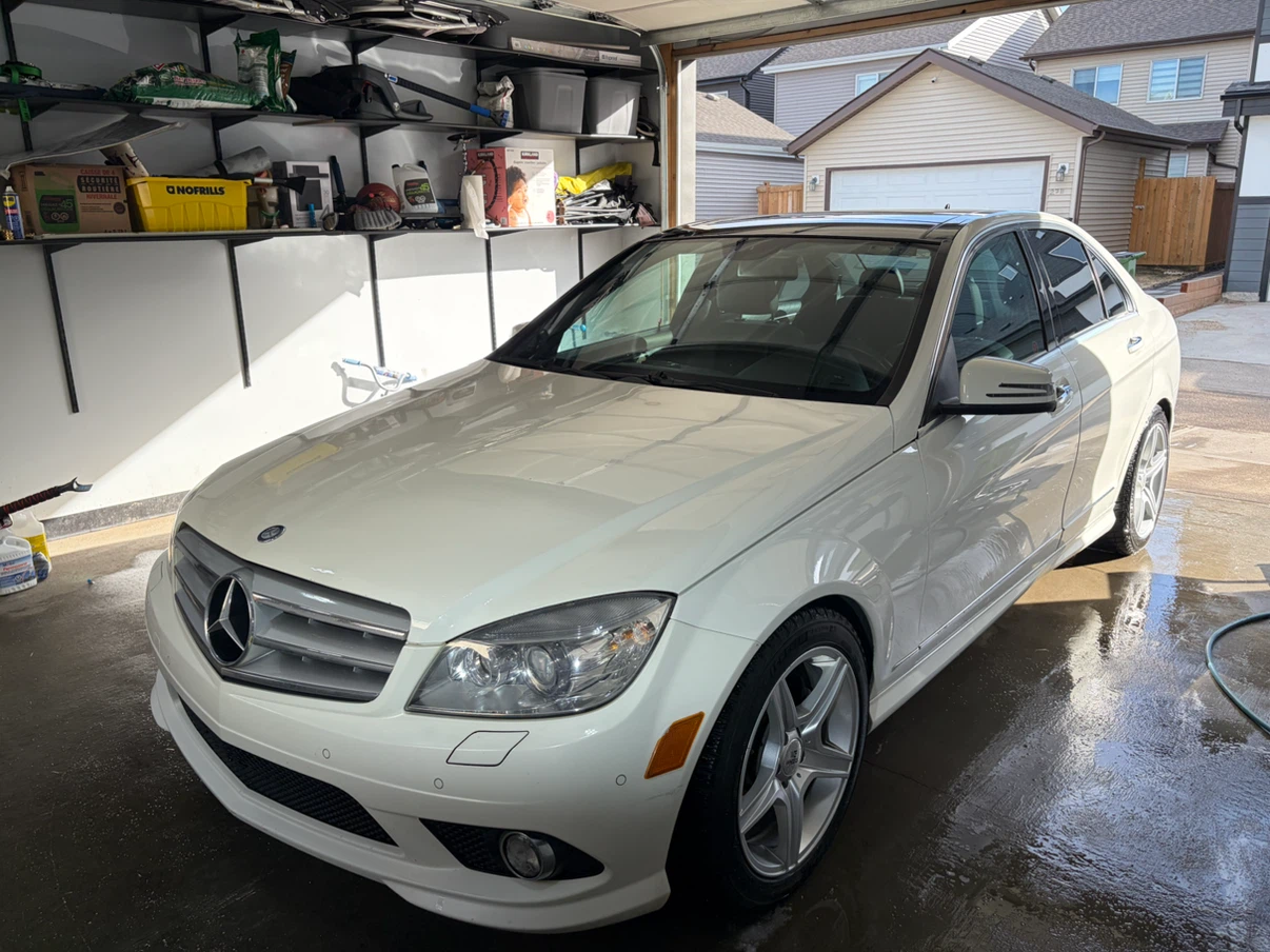 White Mercedes-Benz C-350 4matic - photo 3