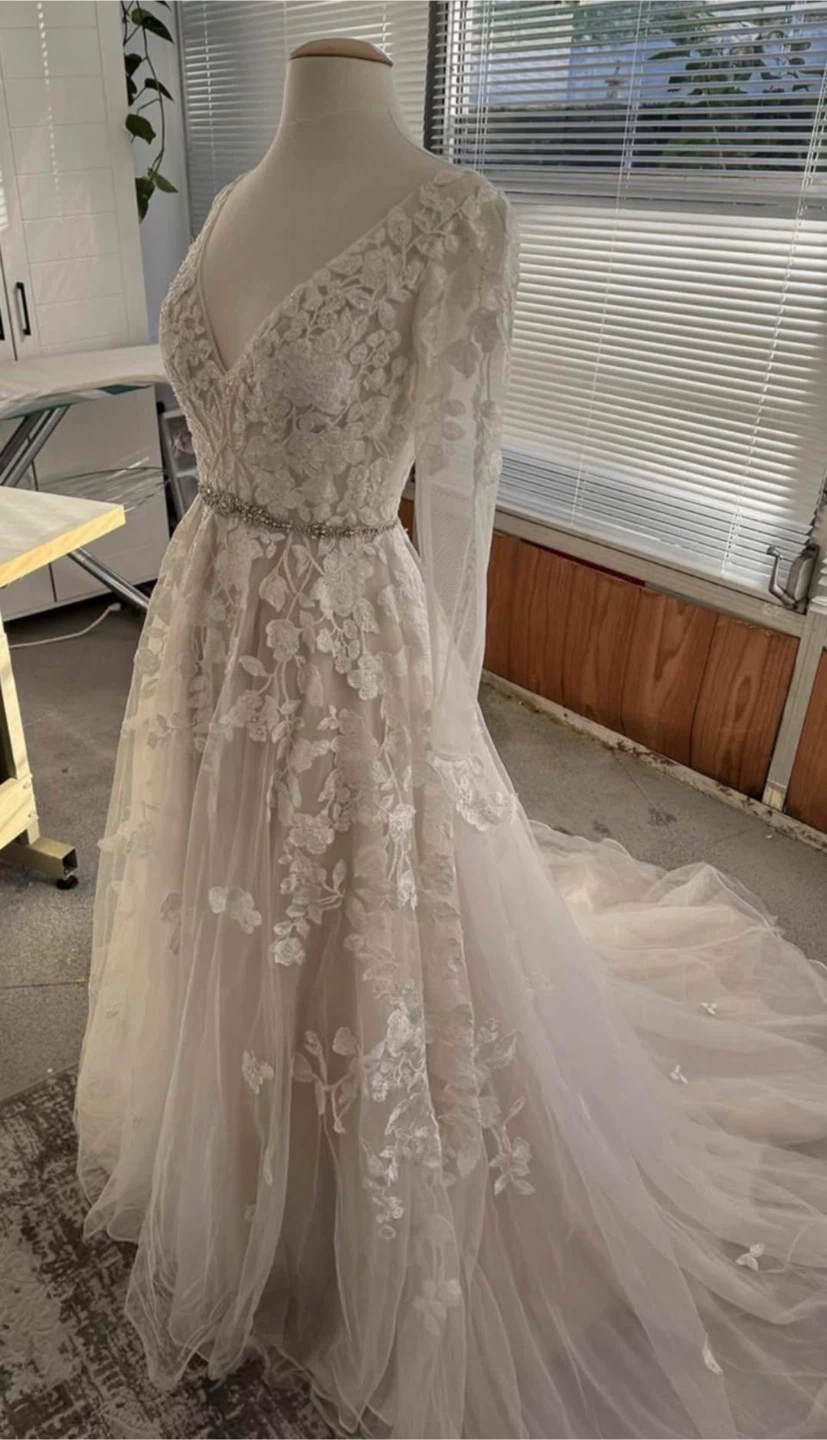 Wedding Dress with Long Sleeves embroidery
