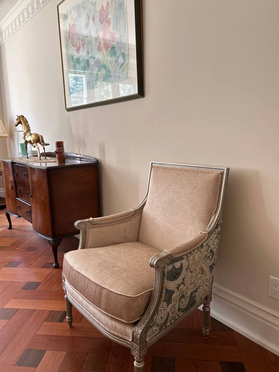 Armchair with patterned sides