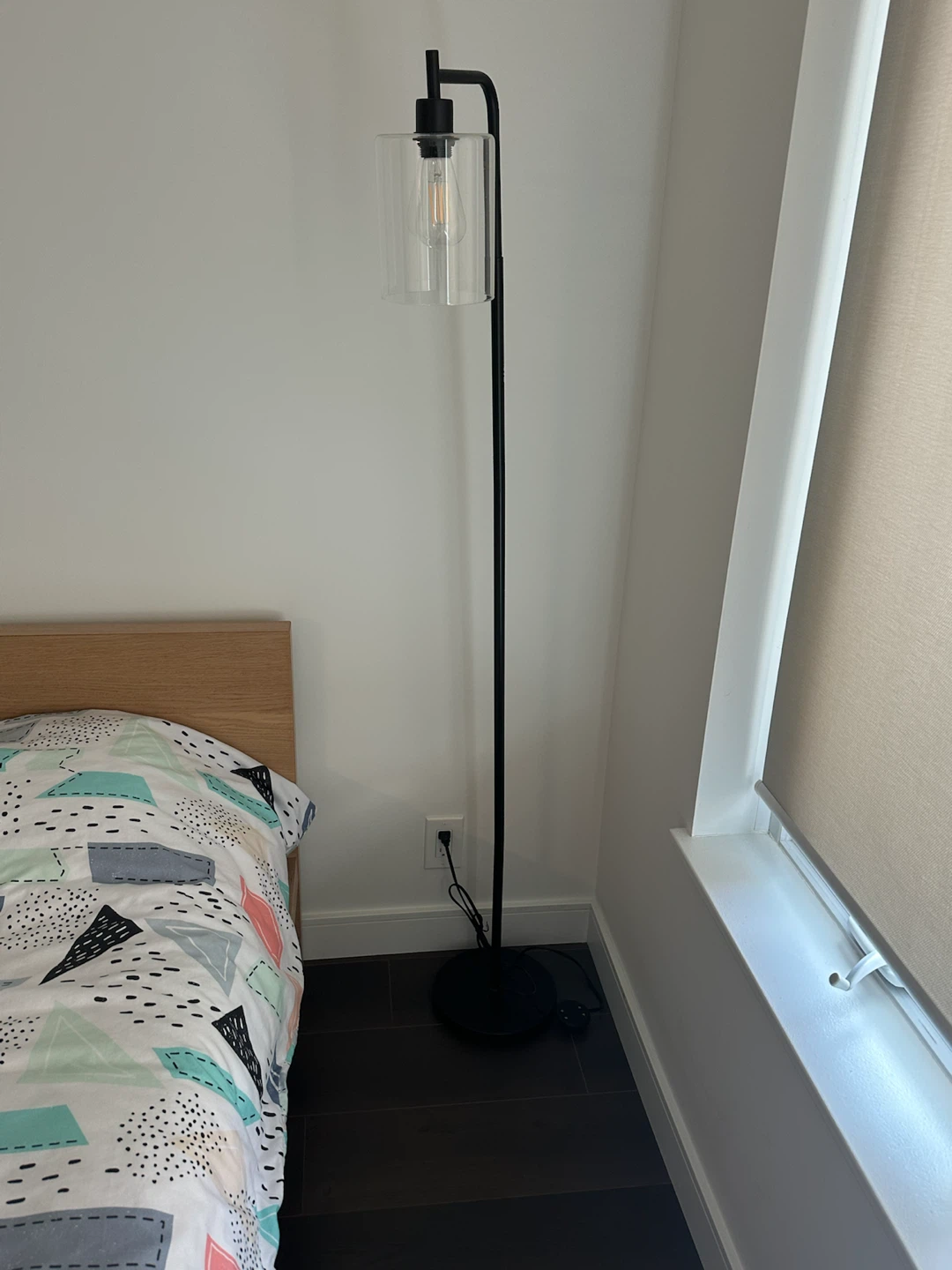 💡 Modern Floor Lamp – Like New!
