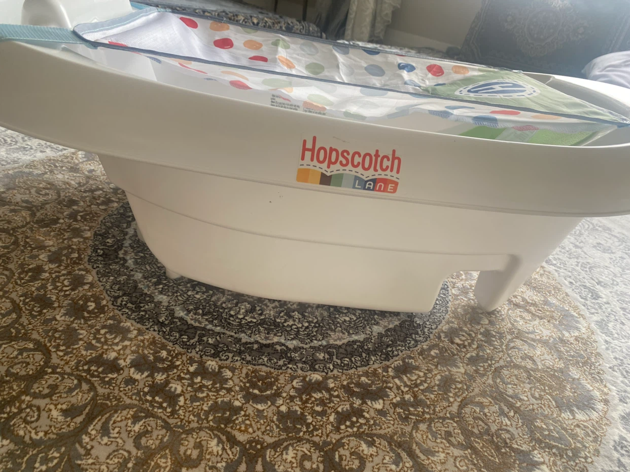 Baby Bathtub with Newborn Sling – Excellent Condition - photo 3