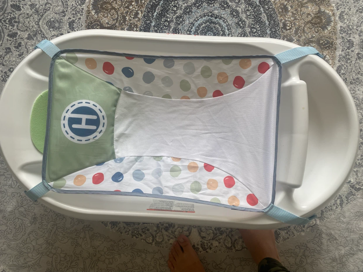Baby Bathtub with Newborn Sling – Excellent Condition - photo 4