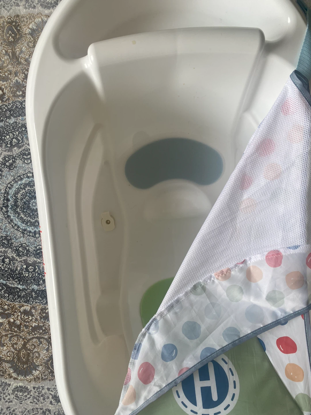 Baby Bathtub with Newborn Sling – Excellent Condition - photo 5