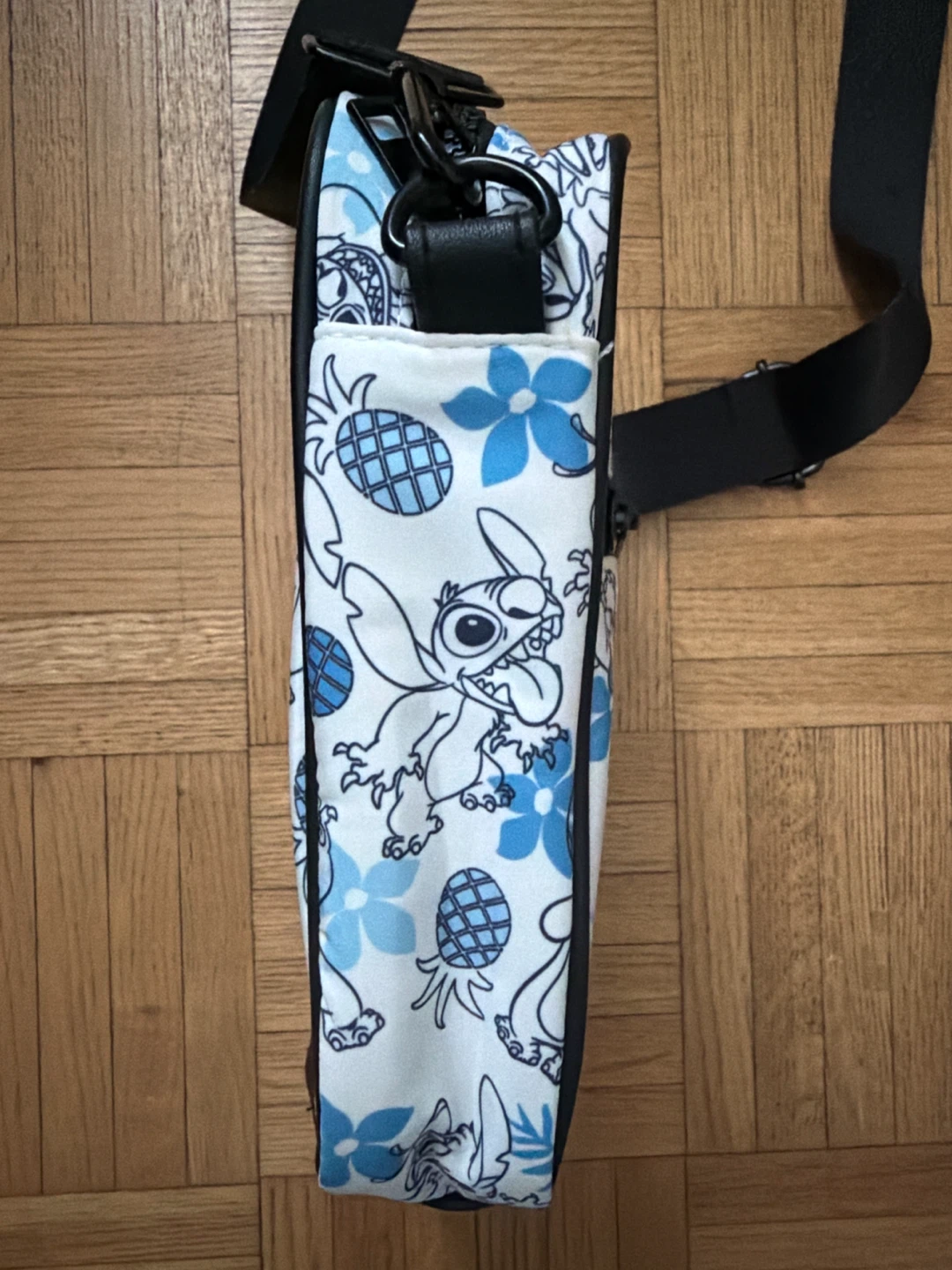 Lilo & Stitch Crossbody Bag - photo 3