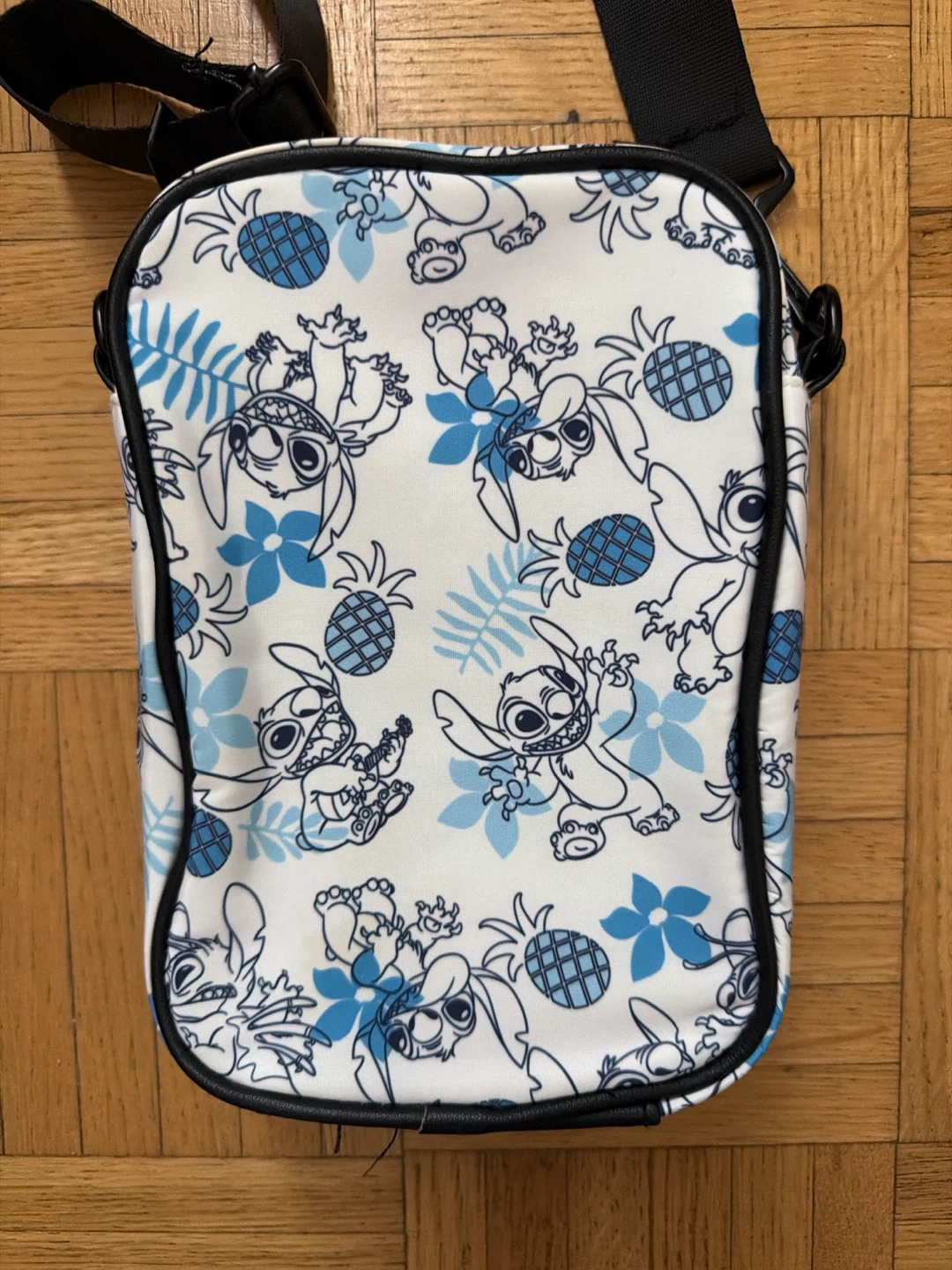 Lilo & Stitch Crossbody Bag - photo 4