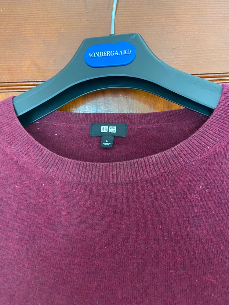 Burgundy Uniqlo sweater - photo 2