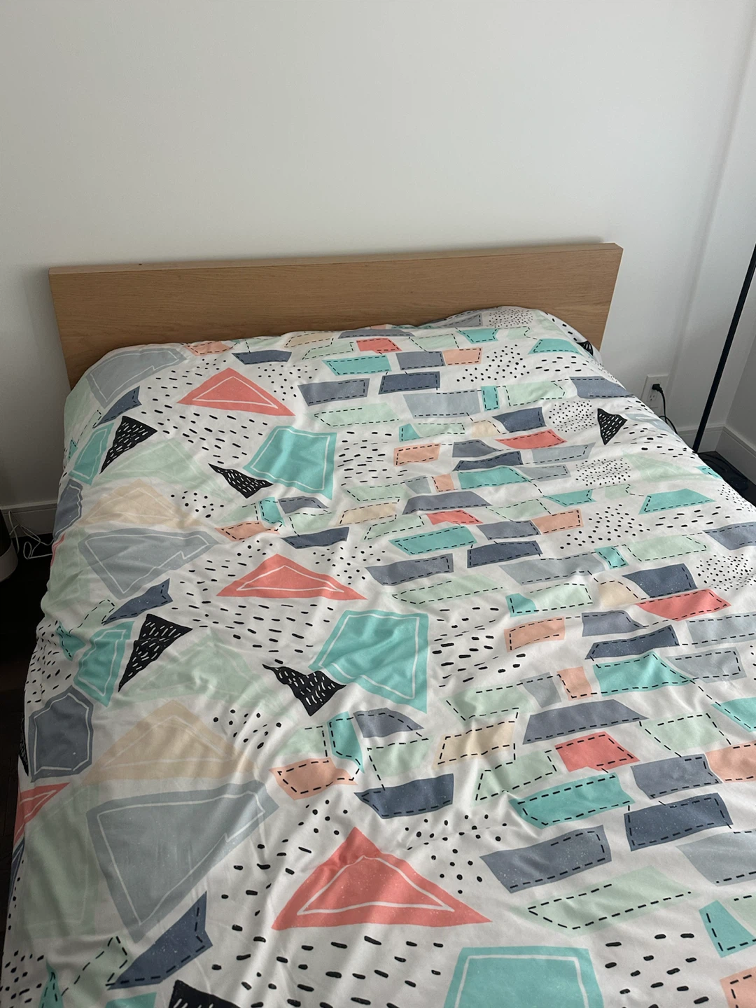 🛏️ Double Bed with Like-New Mattress – Excellent Condition!