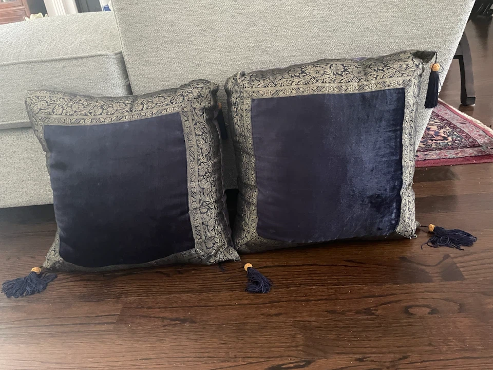 A pair of Decorative Throw Pillow with 4 thistles