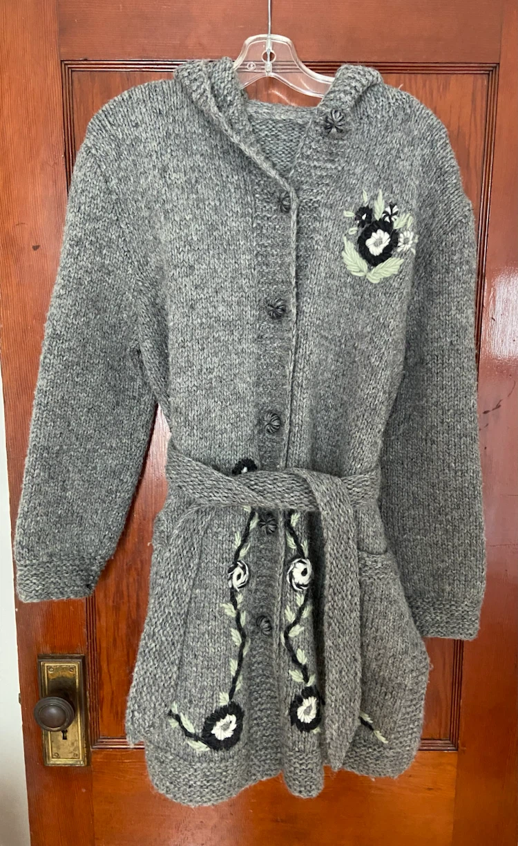 Handmade Grey Wool Knit Cardigan with Floral Embroidery - photo 2