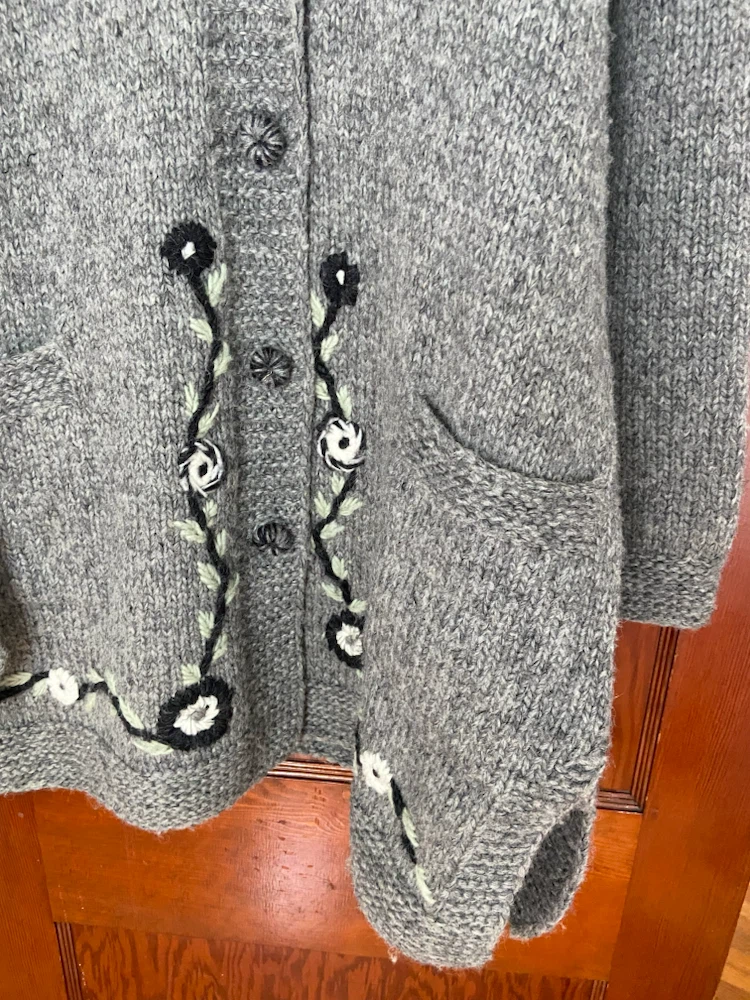 Handmade Grey Wool Knit Cardigan with Floral Embroidery - photo 3