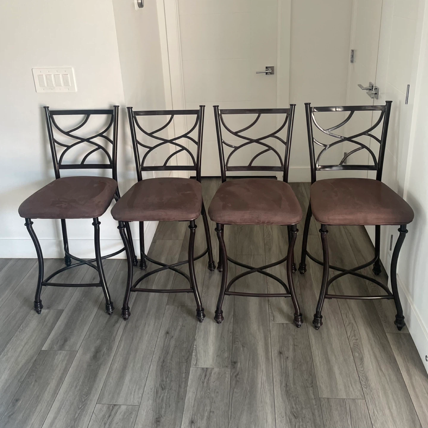 4 Metal Bar Stools