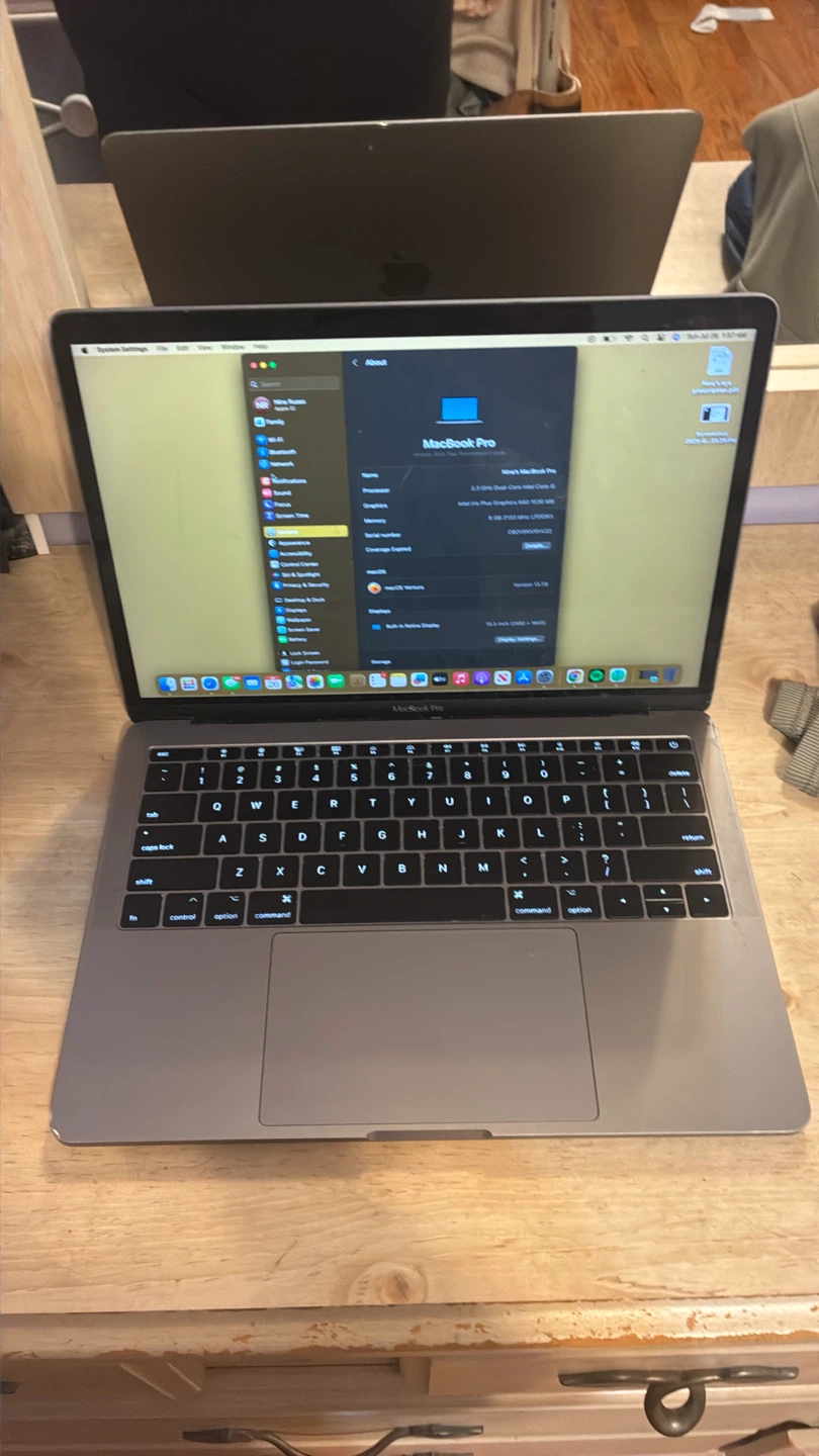 Apple MacBook Pro 13-inch (2017) - photo 3
