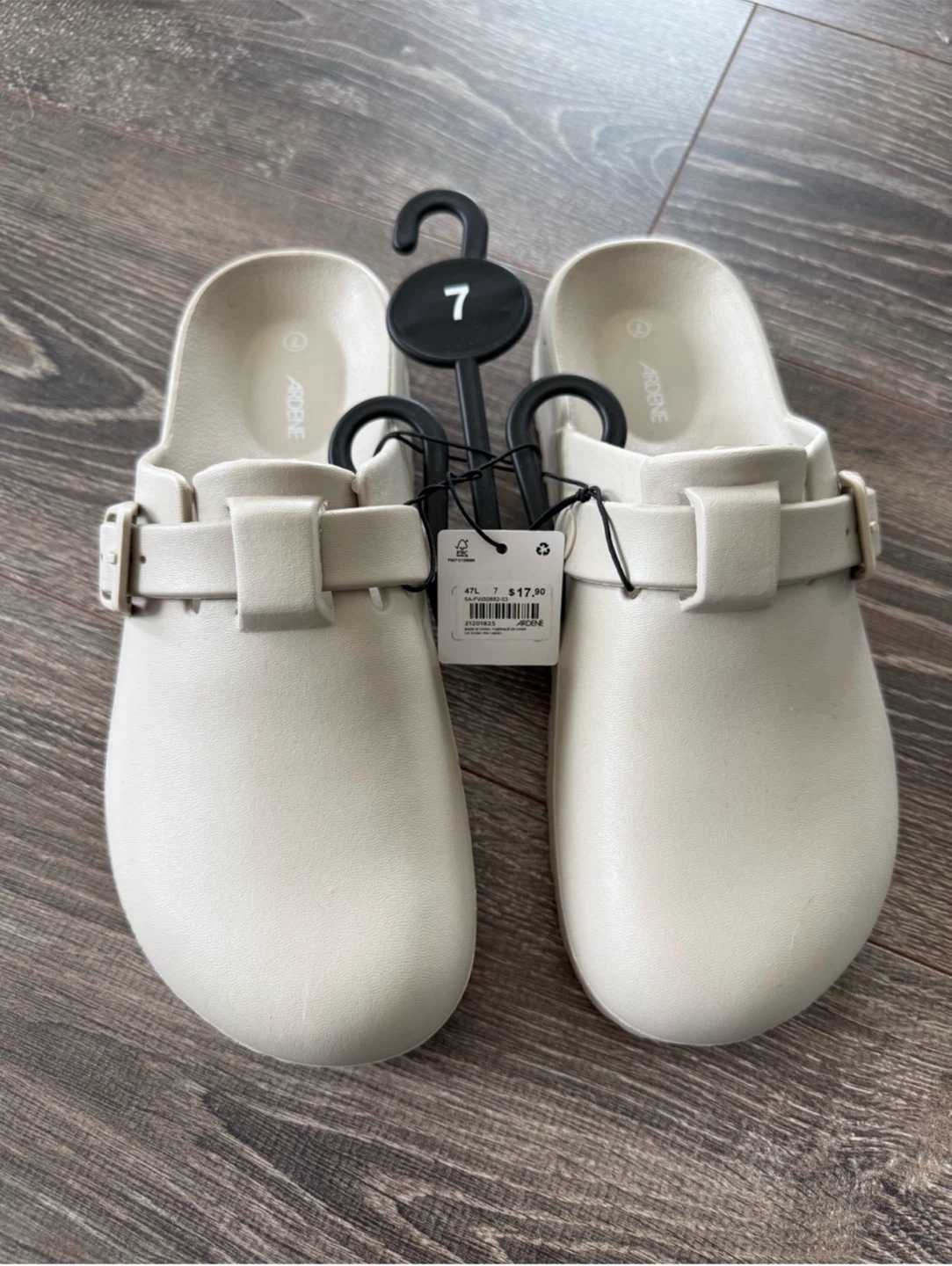 Ardene Clogs Size 7 - photo 2