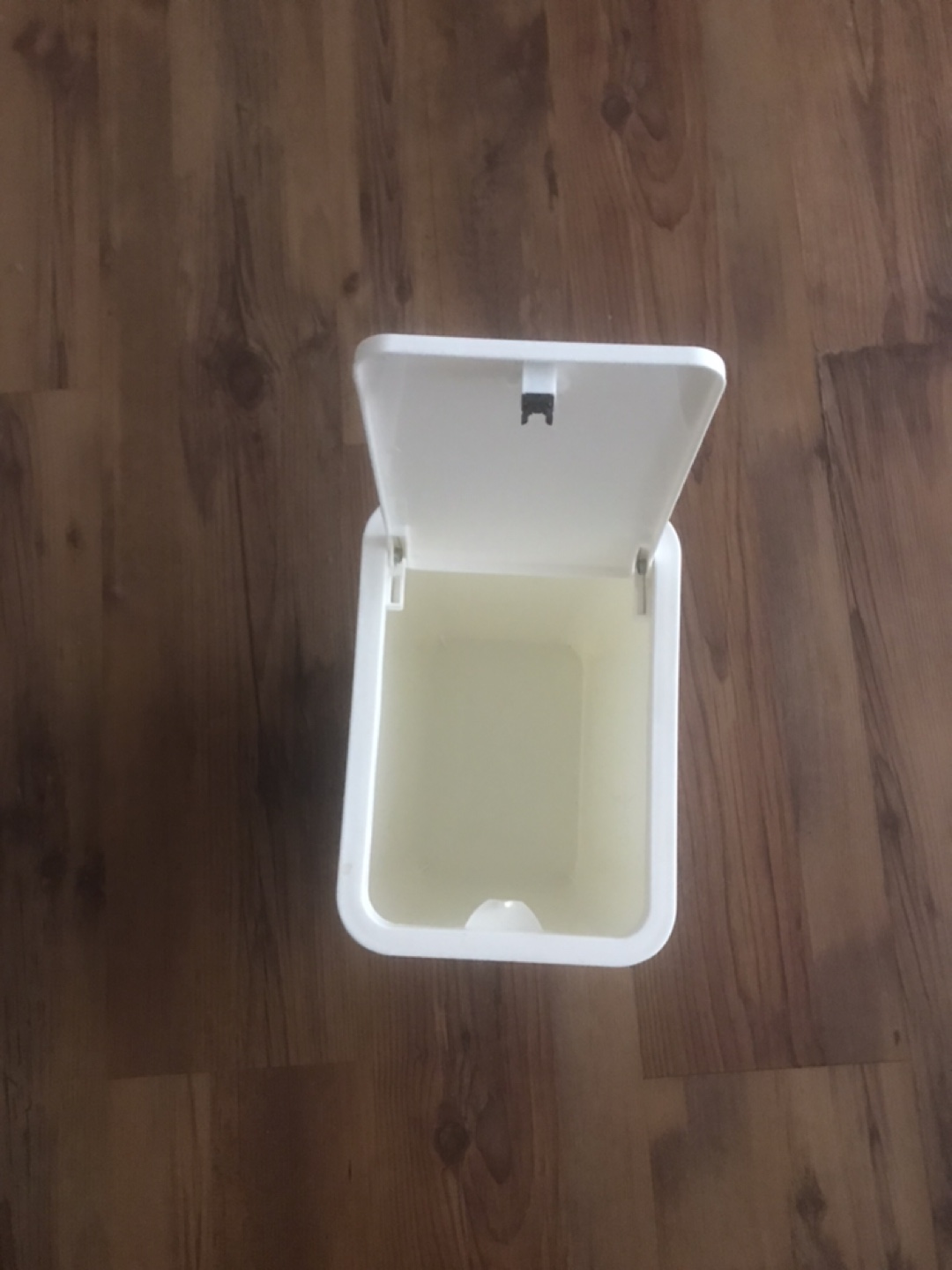White Wastebasket with Push Lid - photo 2