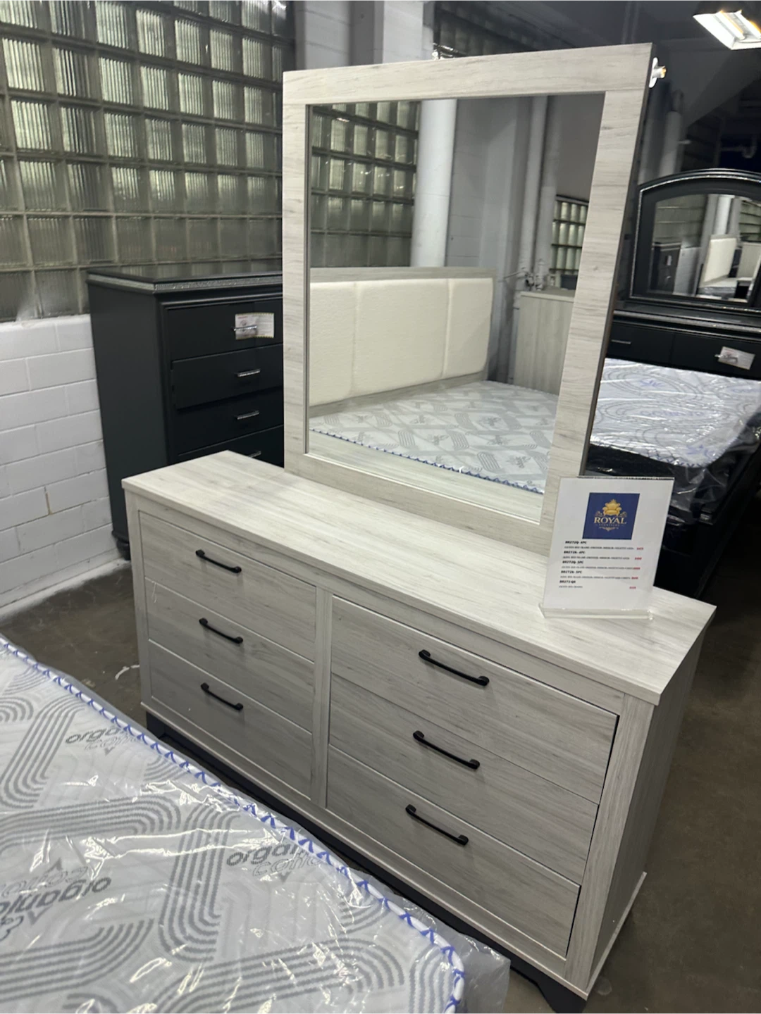 Royal Furniture Queen Bed Frame - photo 3