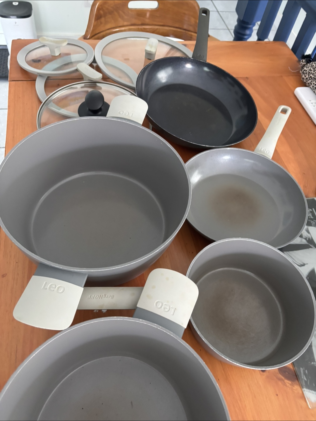 Cookware Set with miscellaneous Lids