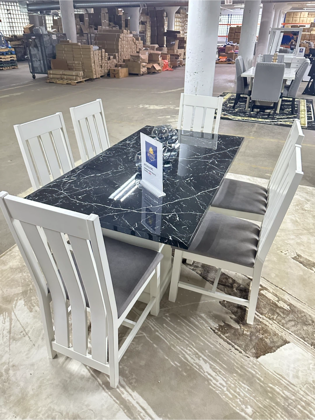 Dining table & 6 chairs (new)