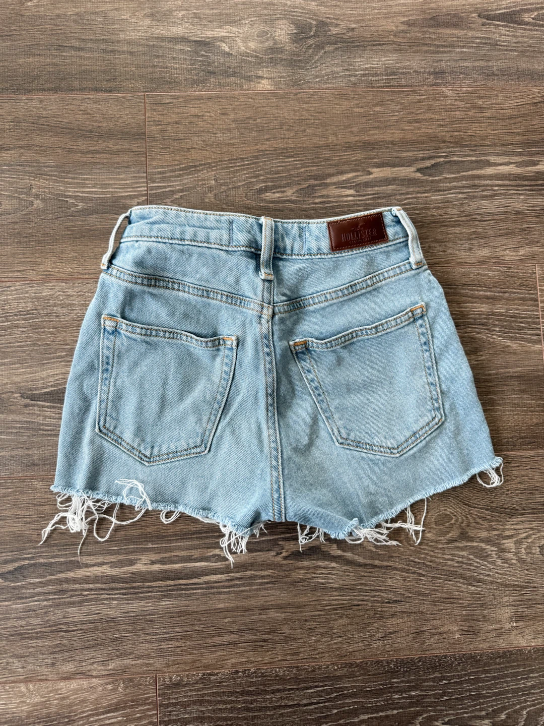 Hollister Ultra High-Rise Vintage Straight Denim Shorts size 23 - photo 2