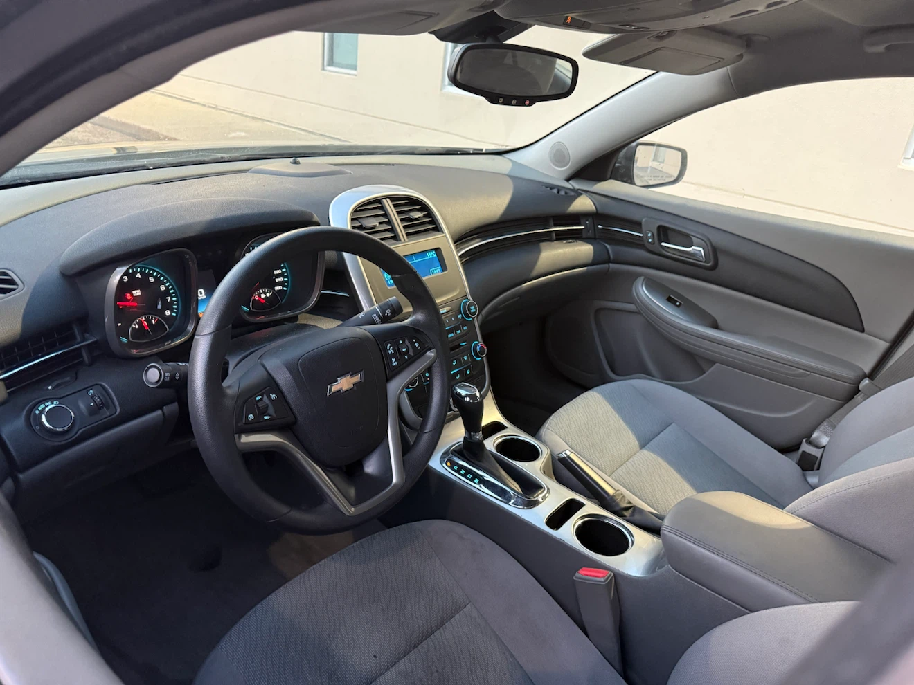 2014 Chevy Malibu (53,000km) - photo 4