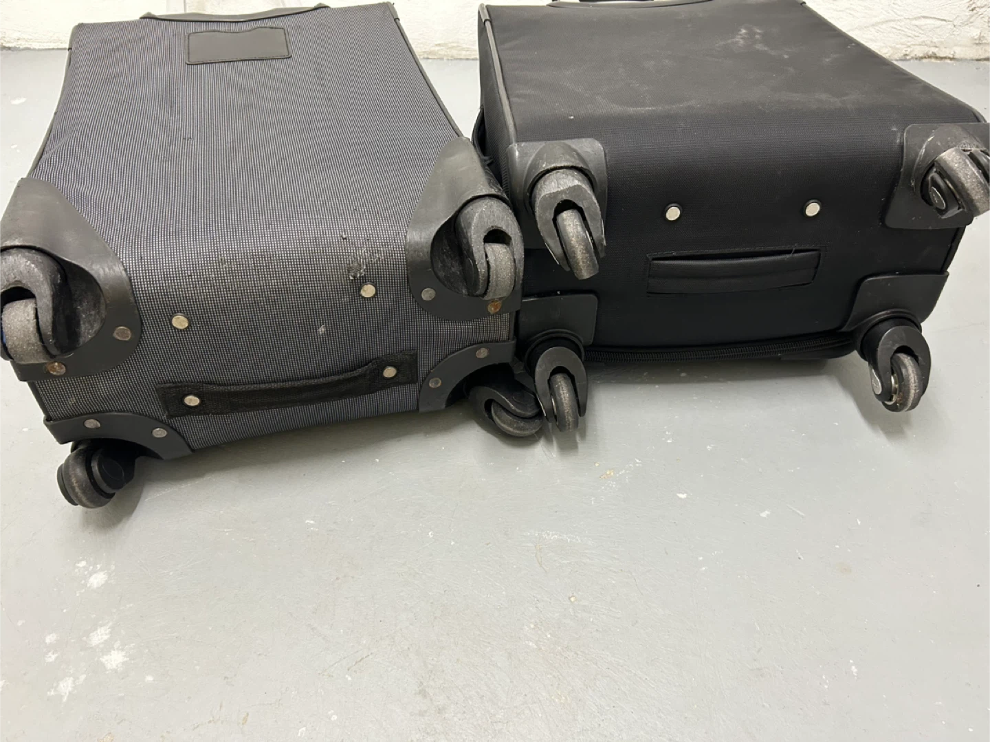 Two Carry-On Suitcases - Black & Grey - photo 2
