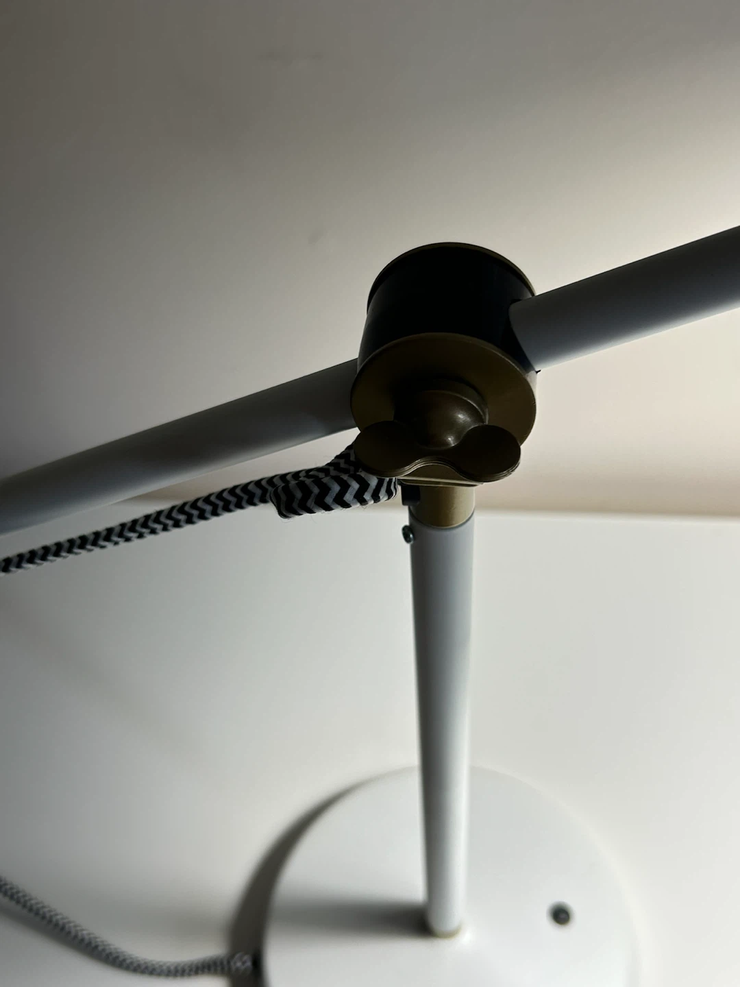 White Desk Lamp with Adjustable Arm - photo 5