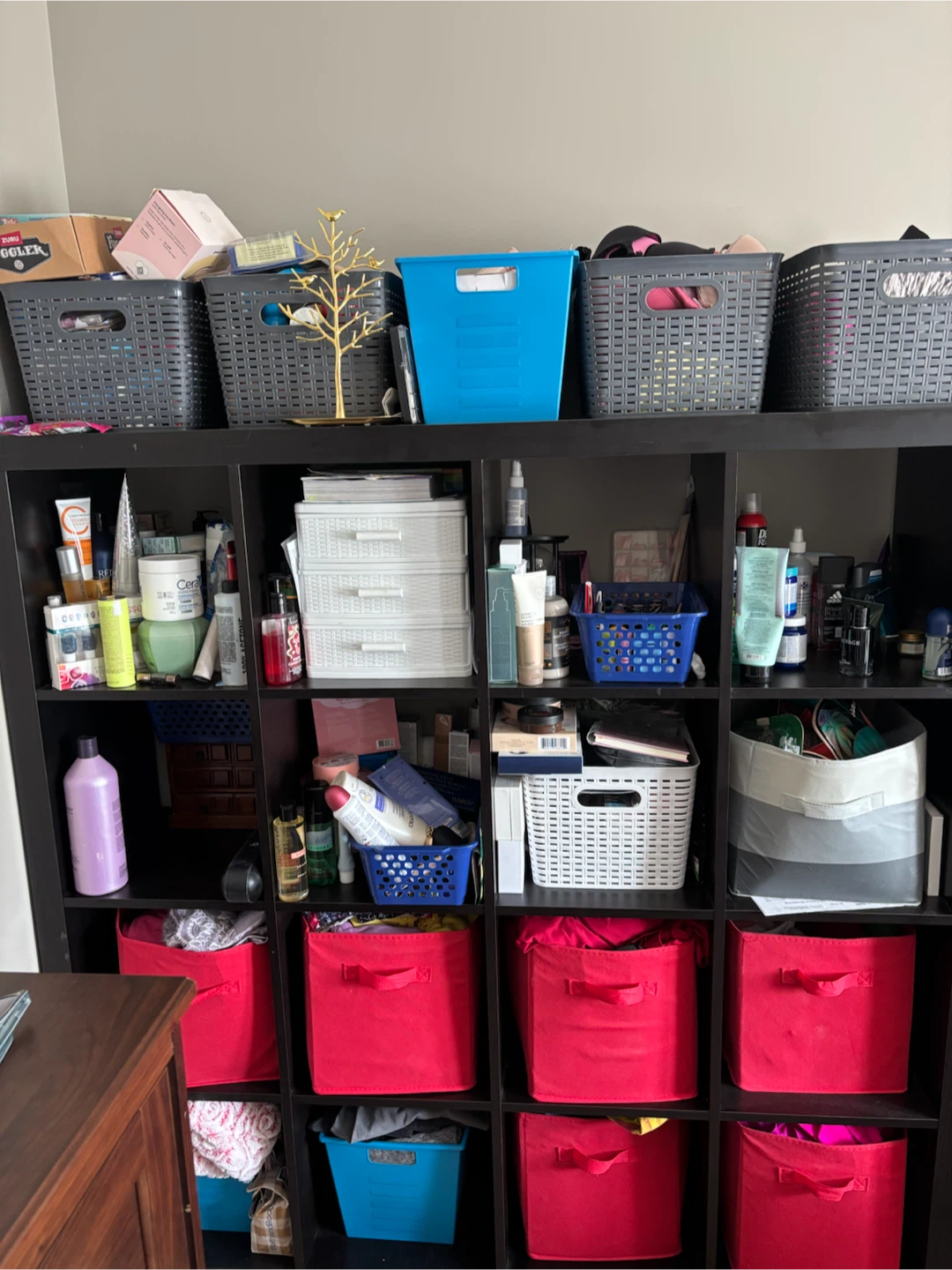 16-space shelf.  Only shelf