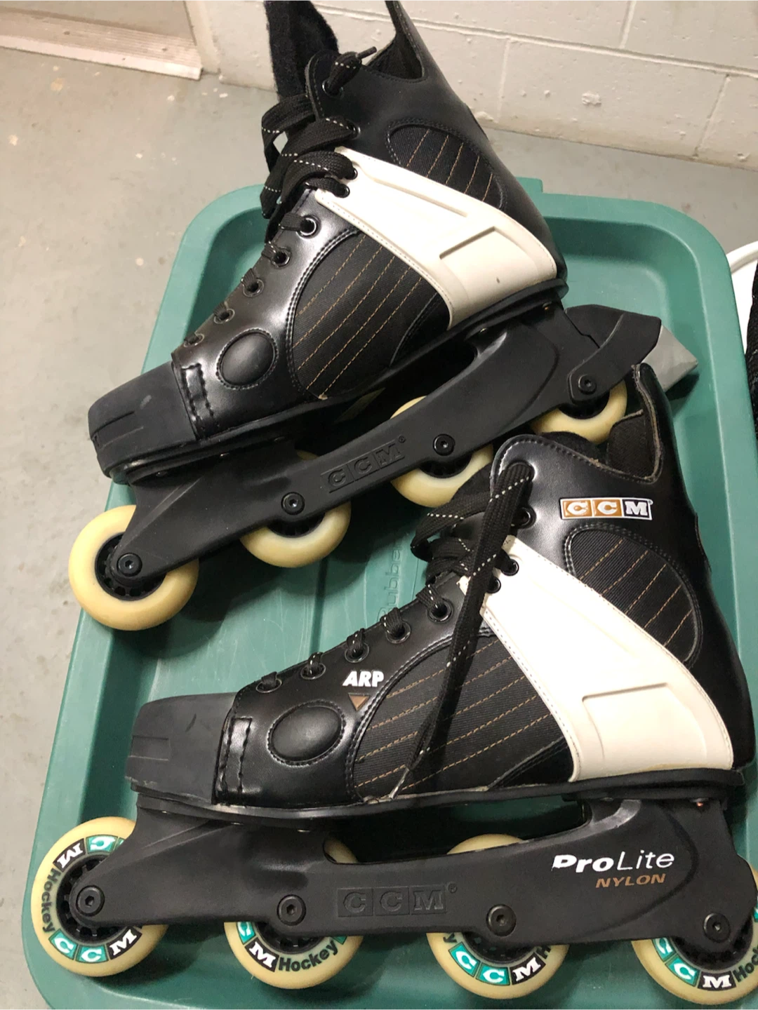 Men’s 11 CCM Hockey Rollerblades