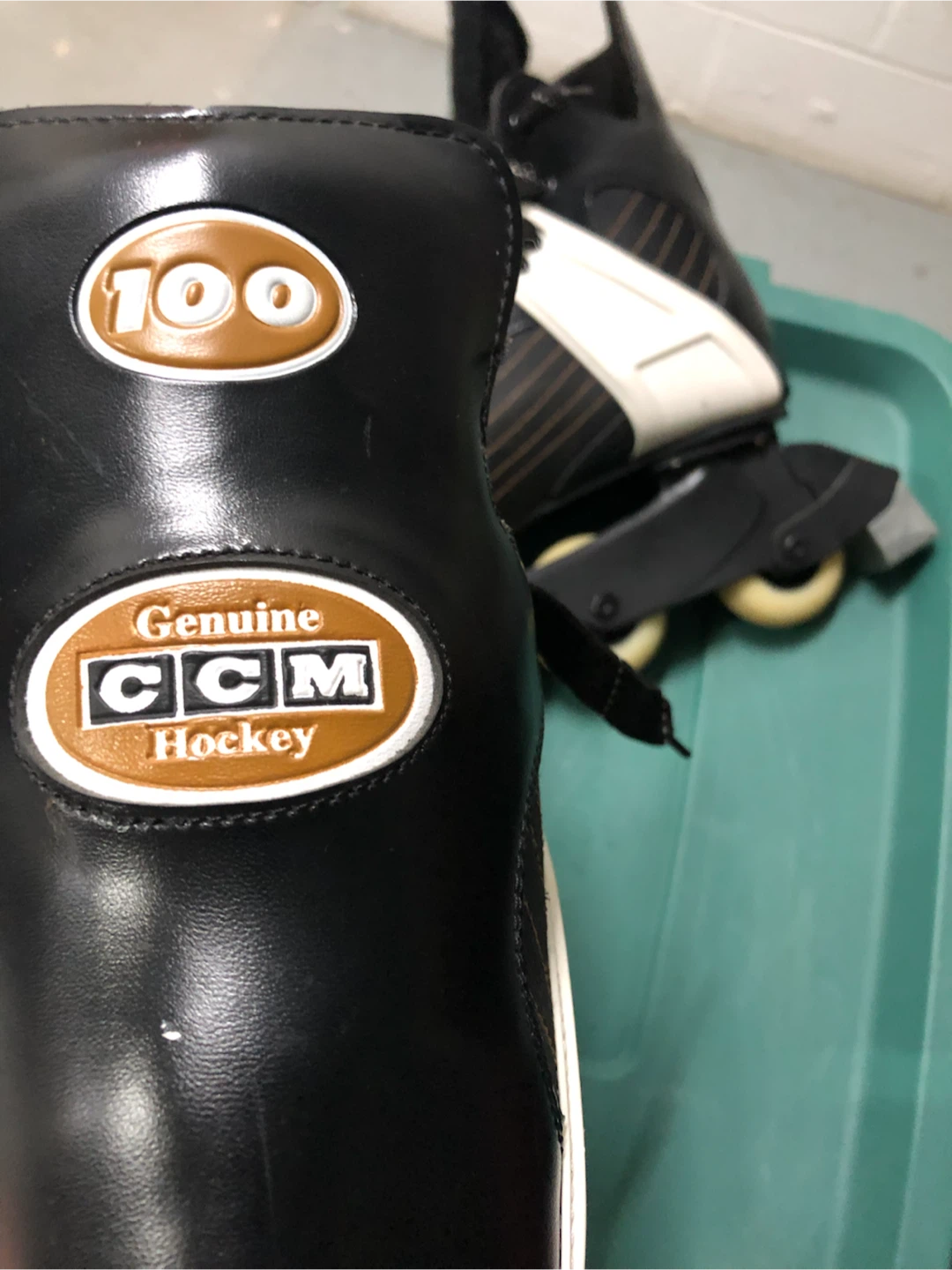 Men’s 11 CCM Hockey Rollerblades - photo 3
