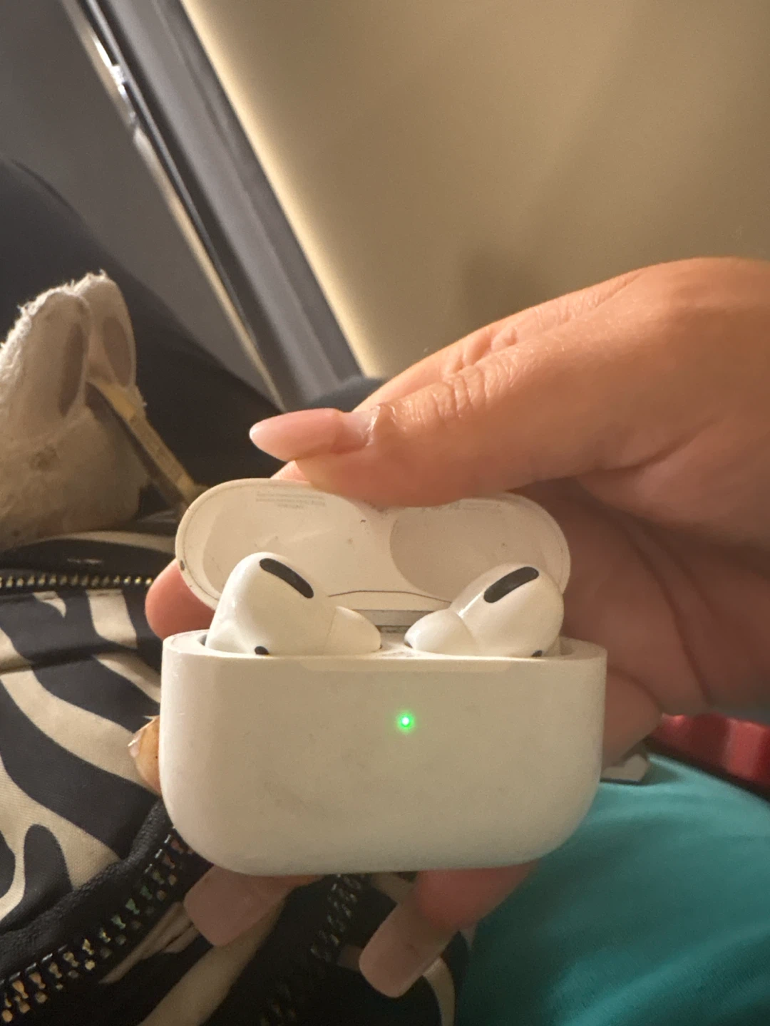 Apple AirPods Pro (1st Gen) - photo 3