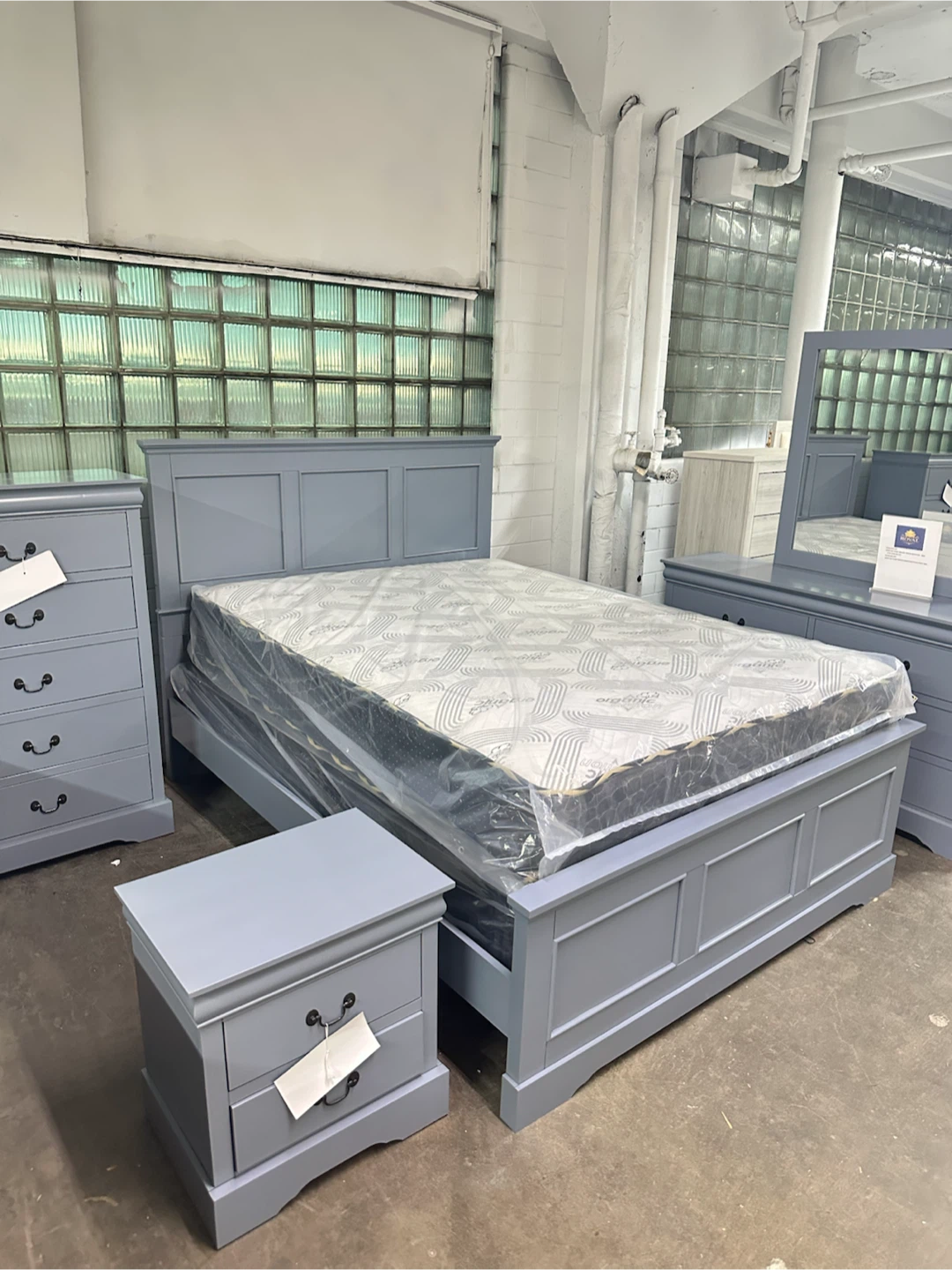 4 piece queen set bed frame mirror dresser and nightstand