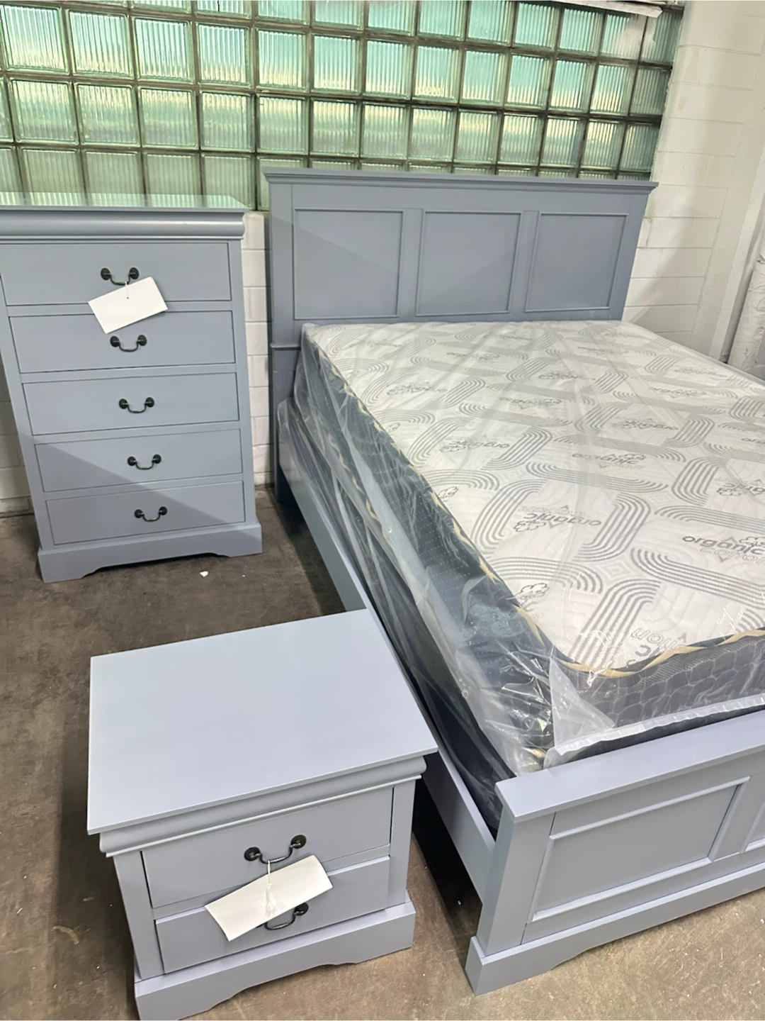 4 piece queen set bed frame mirror dresser and nightstand - photo 2