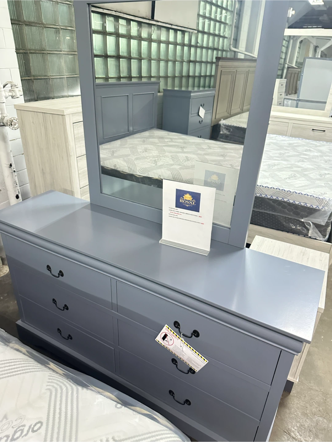 4 piece queen set bed frame mirror dresser and nightstand - photo 3