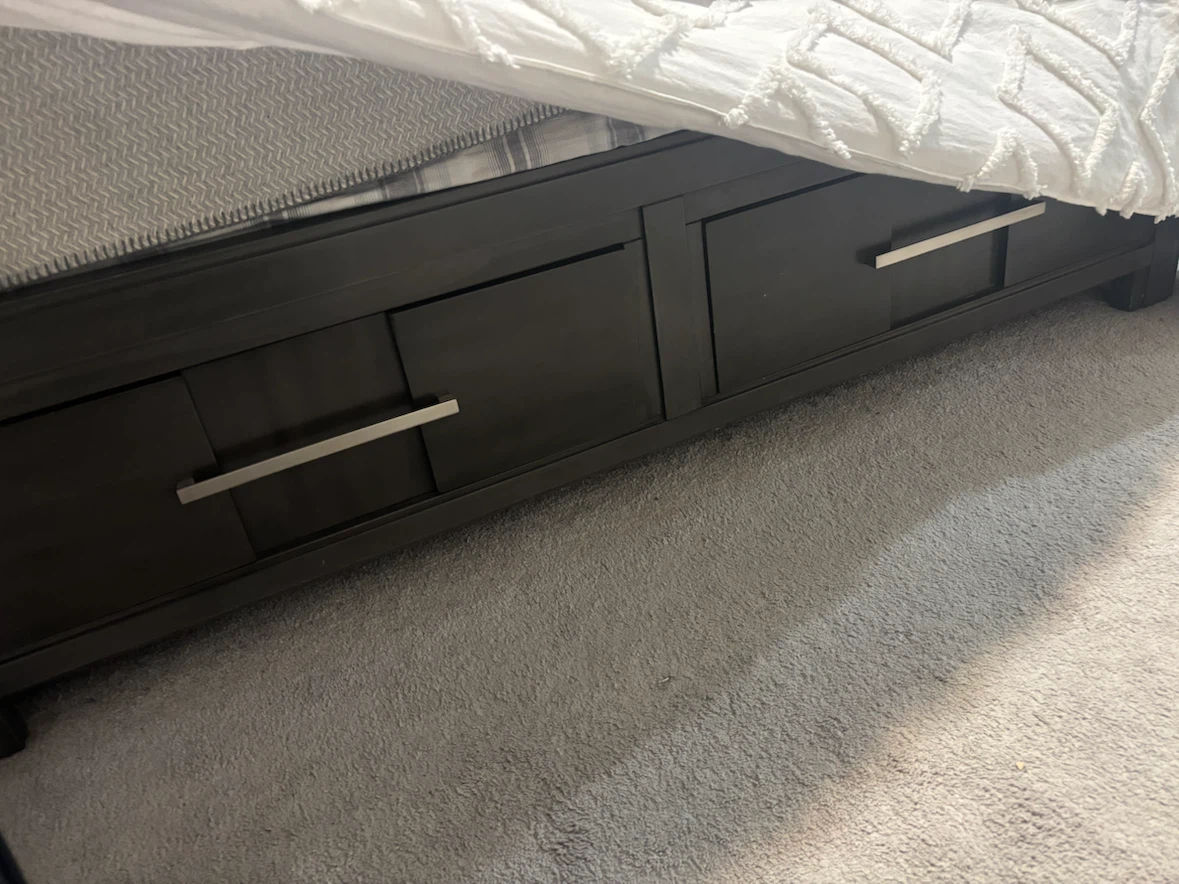 Queen Bed + 1 night stand - photo 2