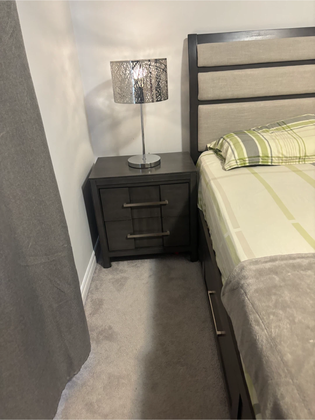 Queen Bed + 1 night stand - photo 4