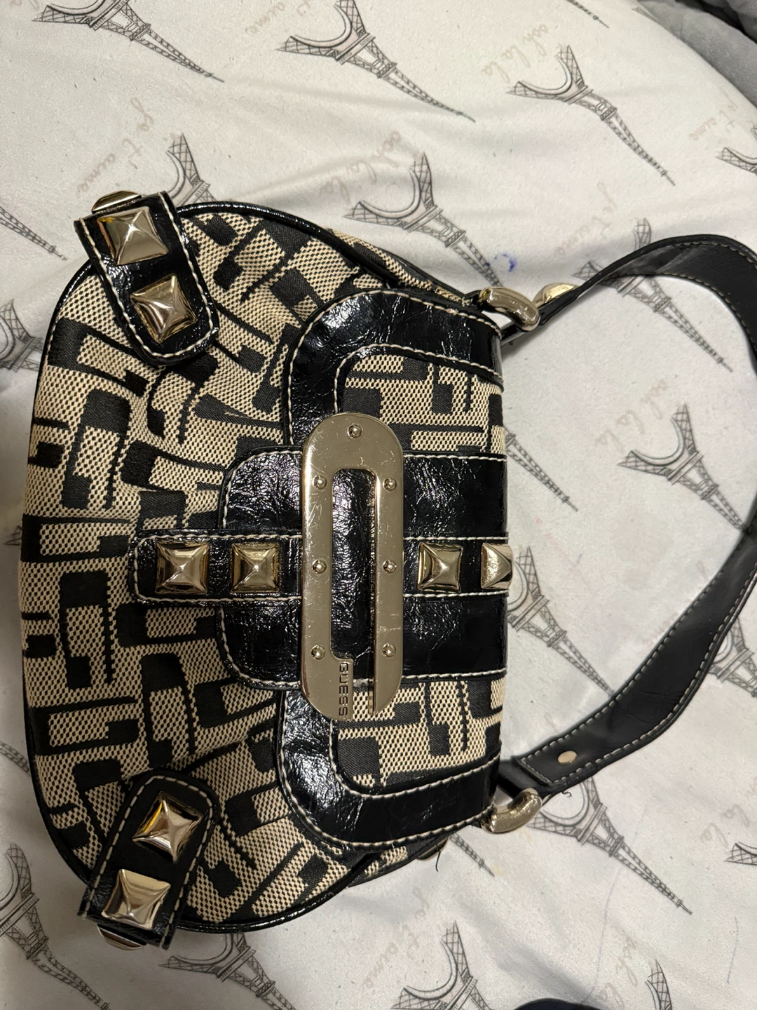 Guess Shoulder Bag