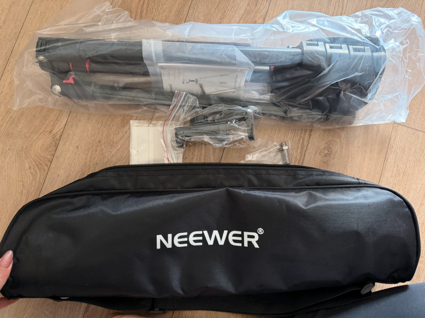 Neewer Two Center Axis Tripod with Carrying Bag - photo 2
