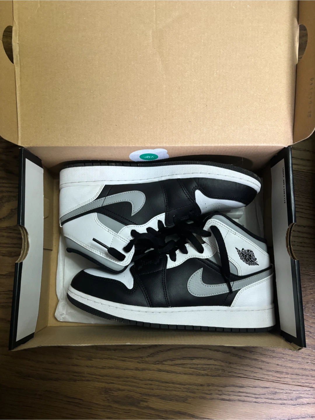Jordan 1 mid. Size 6.5y
