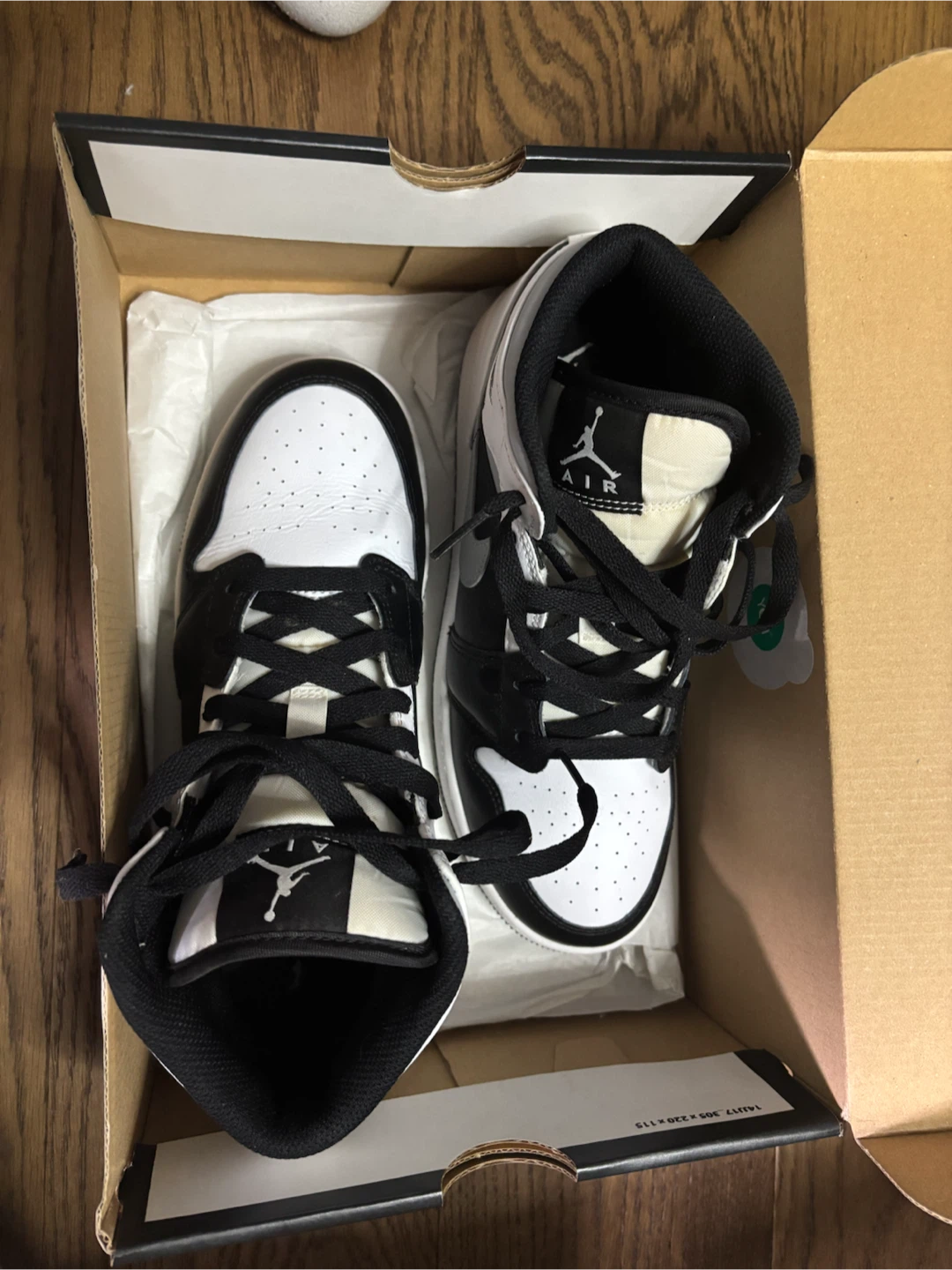Jordan 1 mid. Size 6.5y - photo 2