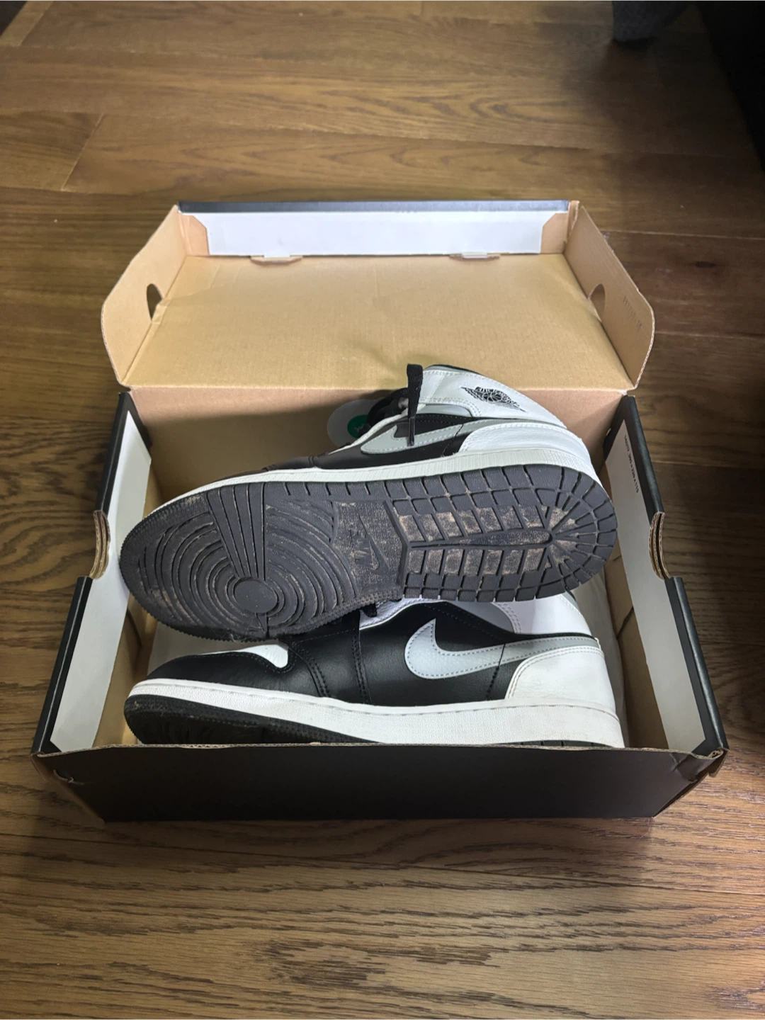 Jordan 1 mid. Size 6.5y - photo 4