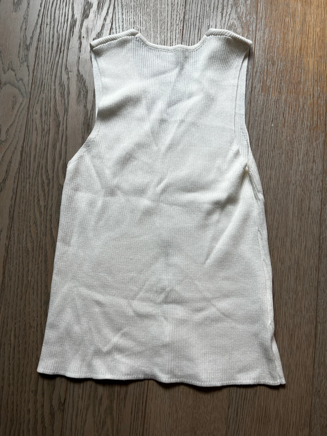 White Sleeveless V-Neck Knit Top (S) - photo 3